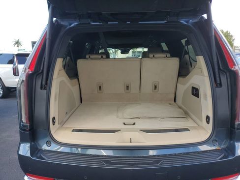 Used 2021 Cadillac Escalade ESV Premium Luxury image 26