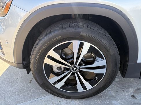 Certified 2025 Mercedes-Benz GLB 250 4MATIC image 11