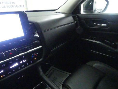 Used 2025 Nissan Pathfinder SL AWD/4WD image 13