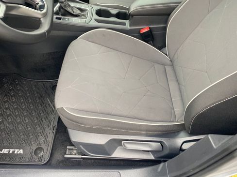 Used 2025 Volkswagen Jetta Sport image 10