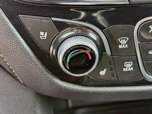 Used 2024 Chevrolet Equinox Premier AWD/4WD image 19