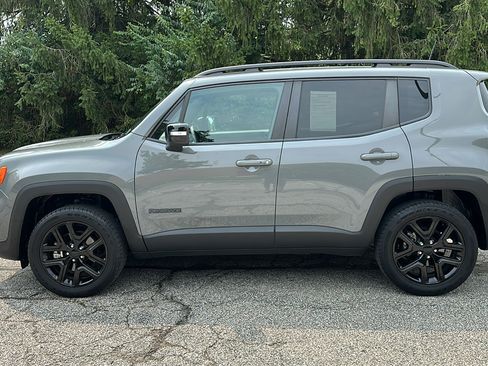 Used 2022 Jeep Renegade Altitude AWD/4WD image 28