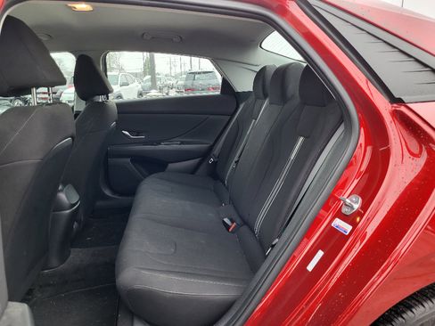 Used 2023 Hyundai Elantra SEL w/ Convenience Package image 8