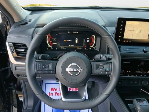 Used 2024 Nissan Rogue Platinum FWD image 10
