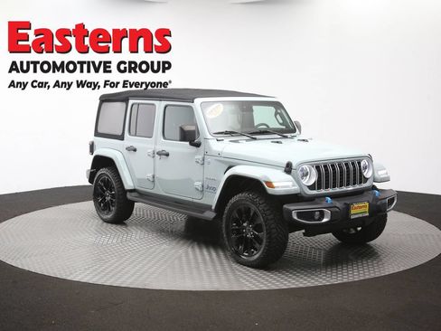 Used 2024 Jeep Wrangler Unlimited Sahara w/ Technology Group AWD/4WD image 49