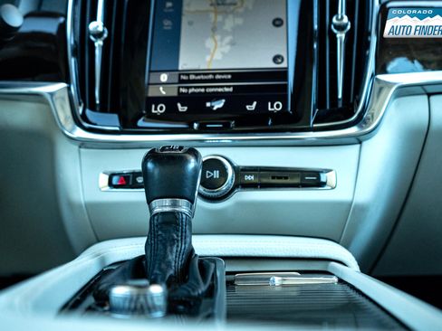 Used 2018 Volvo S90 T5 Momentum w/ Convenience Package image 16