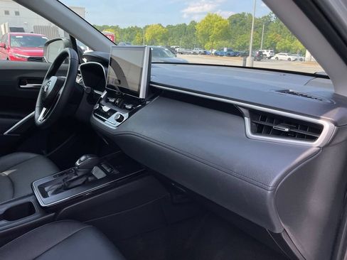 Used 2026 Toyota Corolla Cross XLE FWD image 32