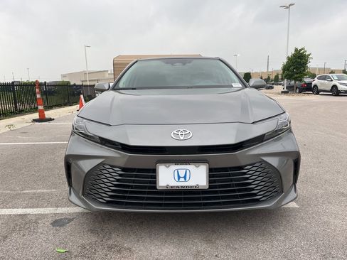 Used 2025 Toyota Camry XLE w/ Premium Package FWD image 2