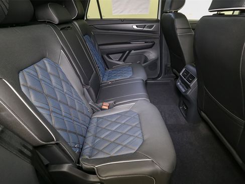 New 2026 Volkswagen Atlas Cross Sport SEL Premium R-Line image 17