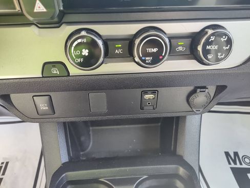Used 2018 Toyota Tacoma SR RWD image 30