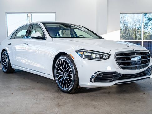 Used 2024 Mercedes-Benz S 580 4MATIC Sedan image 4