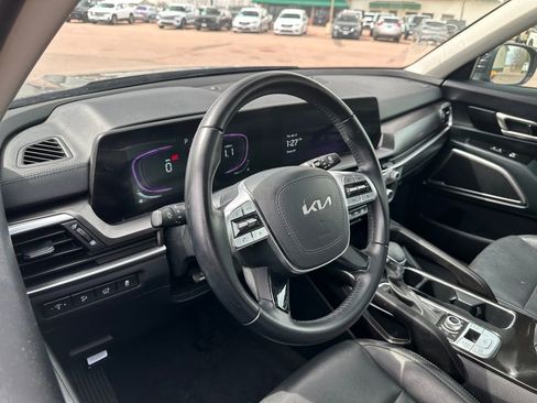 Used 2025 Kia Telluride S image 2