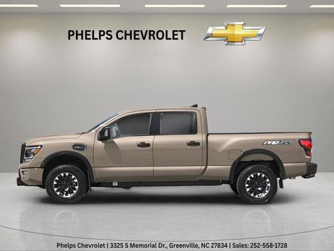 Used 2024 Nissan Titan PRO-4X w/ Pro-4x Convenience Package image 3