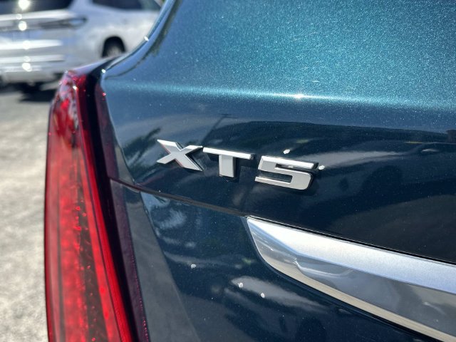 Used 2025 Cadillac XT5 Premium Luxury w/ Technology Package FWD image 9