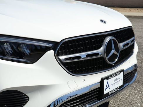 Used 2025 Mercedes-Benz GLC 350e 4MATIC image 9