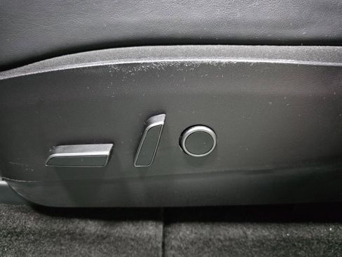 Used 2021 Tesla Model Y Long Range AWD/4WD image 18