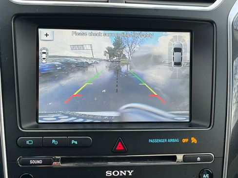 Used 2017 Ford Explorer Platinum image 27