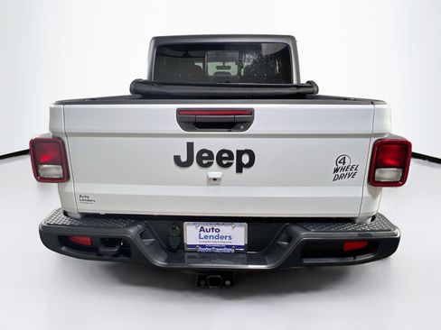 Used 2022 Jeep Gladiator Willys image 6