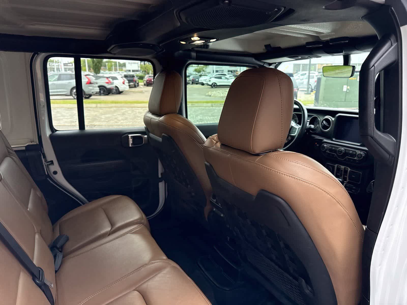 Used 2021 Jeep Wrangler Unlimited Rubicon w/ Dual Top Group AWD/4WD image 12