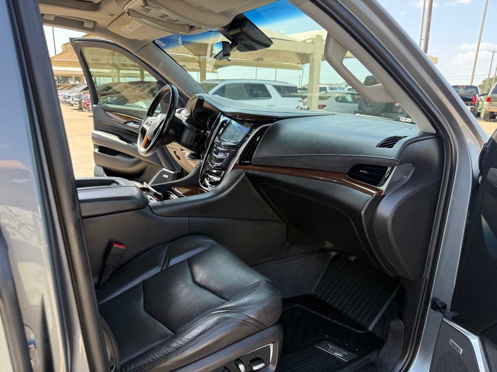 Used 2020 Cadillac Escalade Premium Luxury RWD image 15