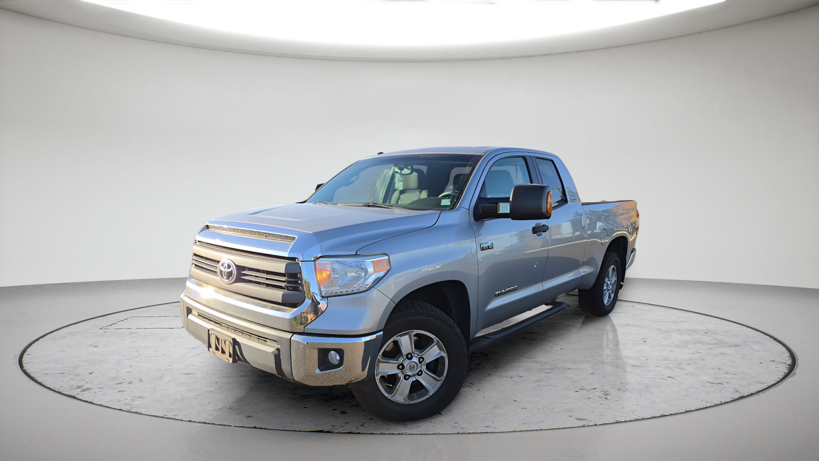 Used 2015 Toyota Tundra SR5 w/ SR5 Upgrade Package AWD/4WD image 1