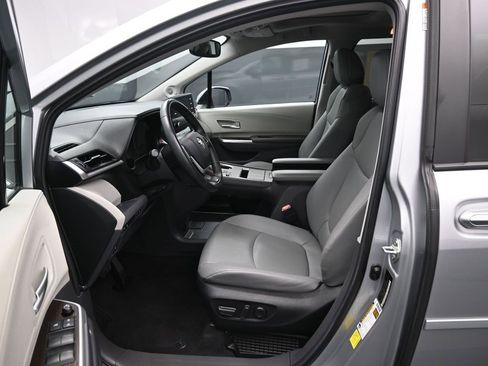 Certified 2024 Toyota Sienna XLE w/ XLE Plus Package image 9