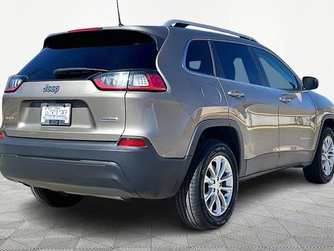 Used 2019 Jeep Cherokee Latitude w/ Cold Weather Group image 2