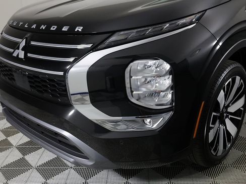 Used 2025 Mitsubishi Outlander AWD image 43