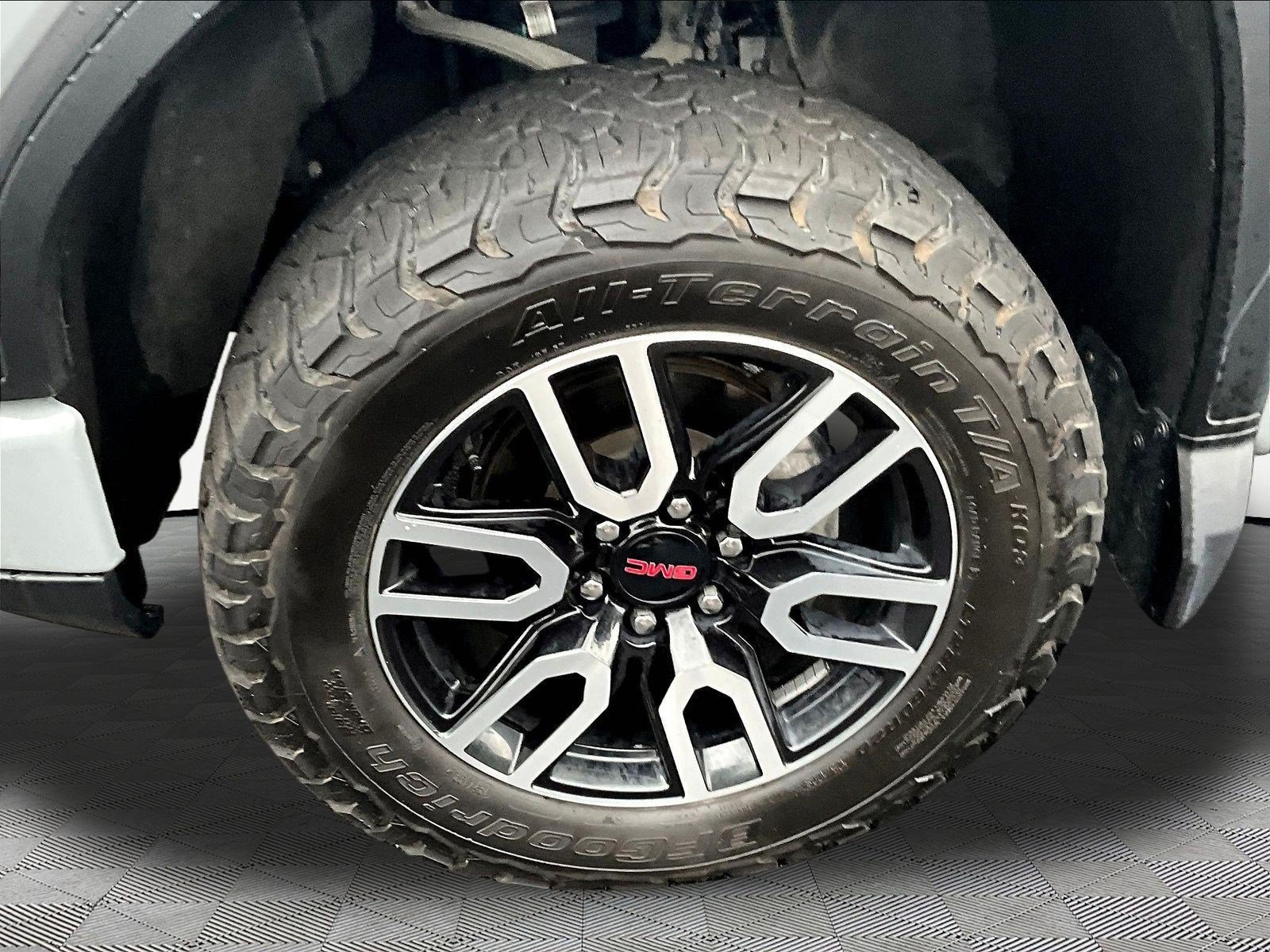 Used 2025 GMC Sierra 1500 AT4 w/ AT4 Premium Package AWD/4WD image 34