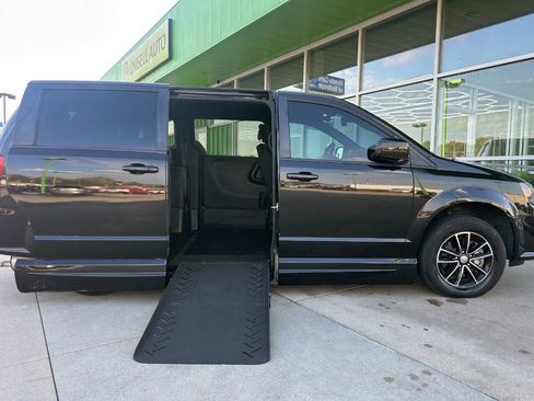 Used 2019 Dodge Grand Caravan SE image 18