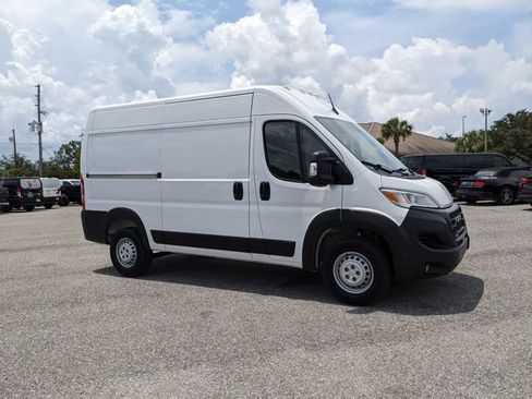 Used 2024 RAM ProMaster 2500 w/ Convenience Group FWD image 2