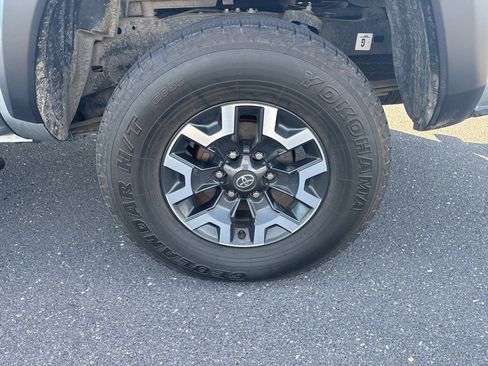 Used 2022 Toyota Tacoma TRD Off-Road image 14