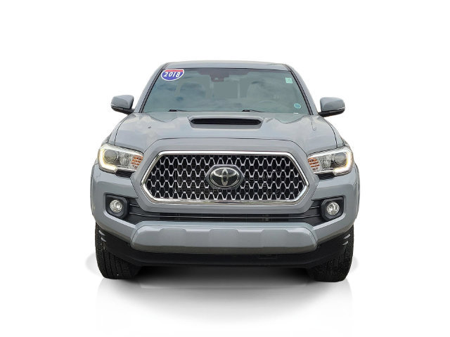 Used 2018 Toyota Tacoma TRD Sport AWD/4WD image 2