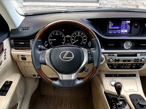 Used 2013 Lexus ES 350 w/ Premium Pkg image 8