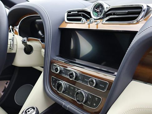 Certified 2022 Bentley Bentayga image 36