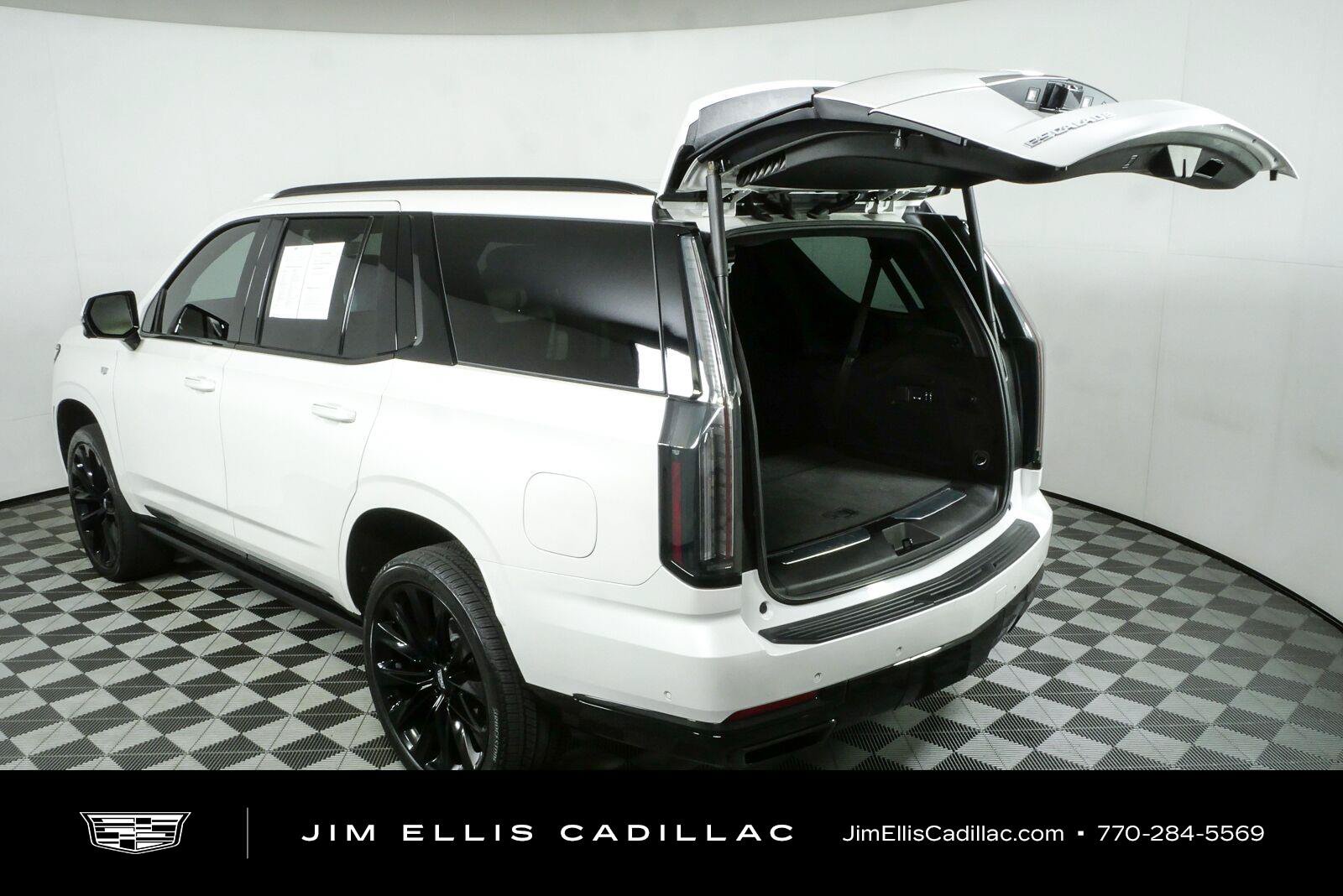 Used 2025 Cadillac Escalade Sport Platinum AWD/4WD image 37