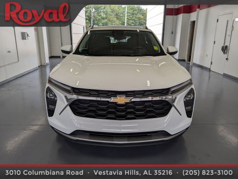 Used 2024 Chevrolet Trax LT w/ Driver Confidence Package image 6