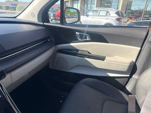 Used 2024 Kia Carnival EX FWD image 26