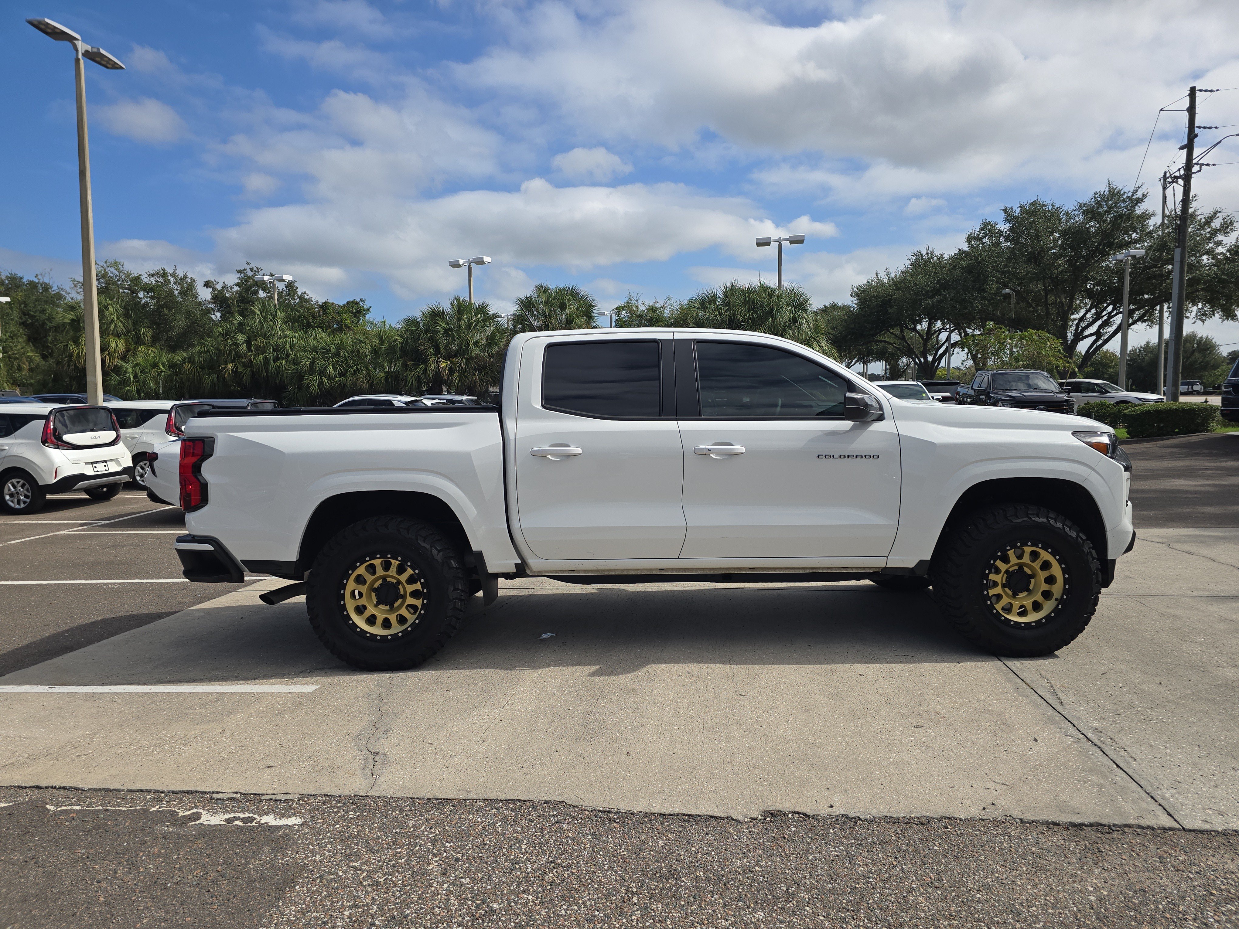 Used 2024 Chevrolet Colorado LT w/ LT Convenience Package RWD image 9