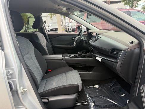 Certified 2023 Nissan Rogue SV FWD image 17