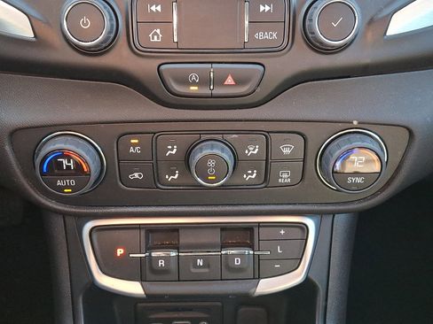 Used 2024 GMC Terrain SLT AWD/4WD image 15