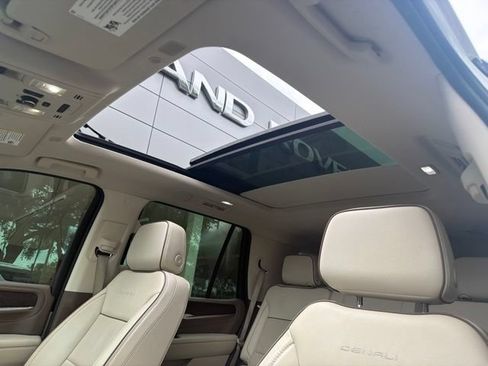Used 2023 GMC Yukon Denali AWD/4WD image 11