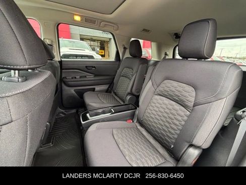 Used 2023 Nissan Pathfinder SV w/ SV Premium Package image 21