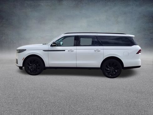 New 2026 Lincoln Navigator L Reserve w/ Jet Appearance Package AWD/4WD image 4