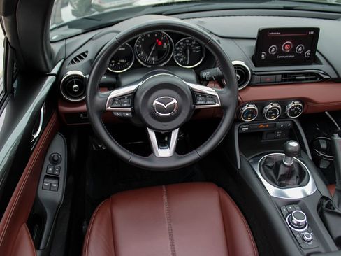 Used 2019 MAZDA MX-5 Miata RF Grand Touring image 14