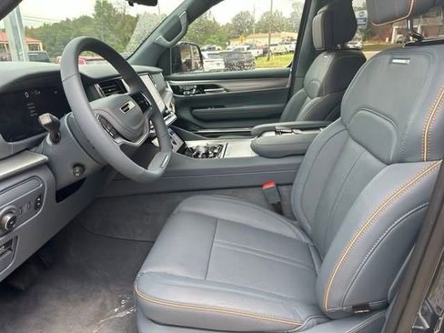 New 2023 Jeep Grand Wagoneer Series II image 10