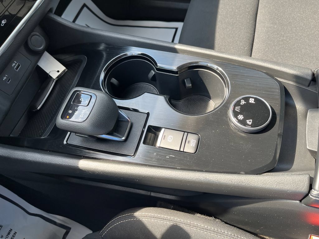 Used 2023 Nissan Rogue S AWD/4WD image 20