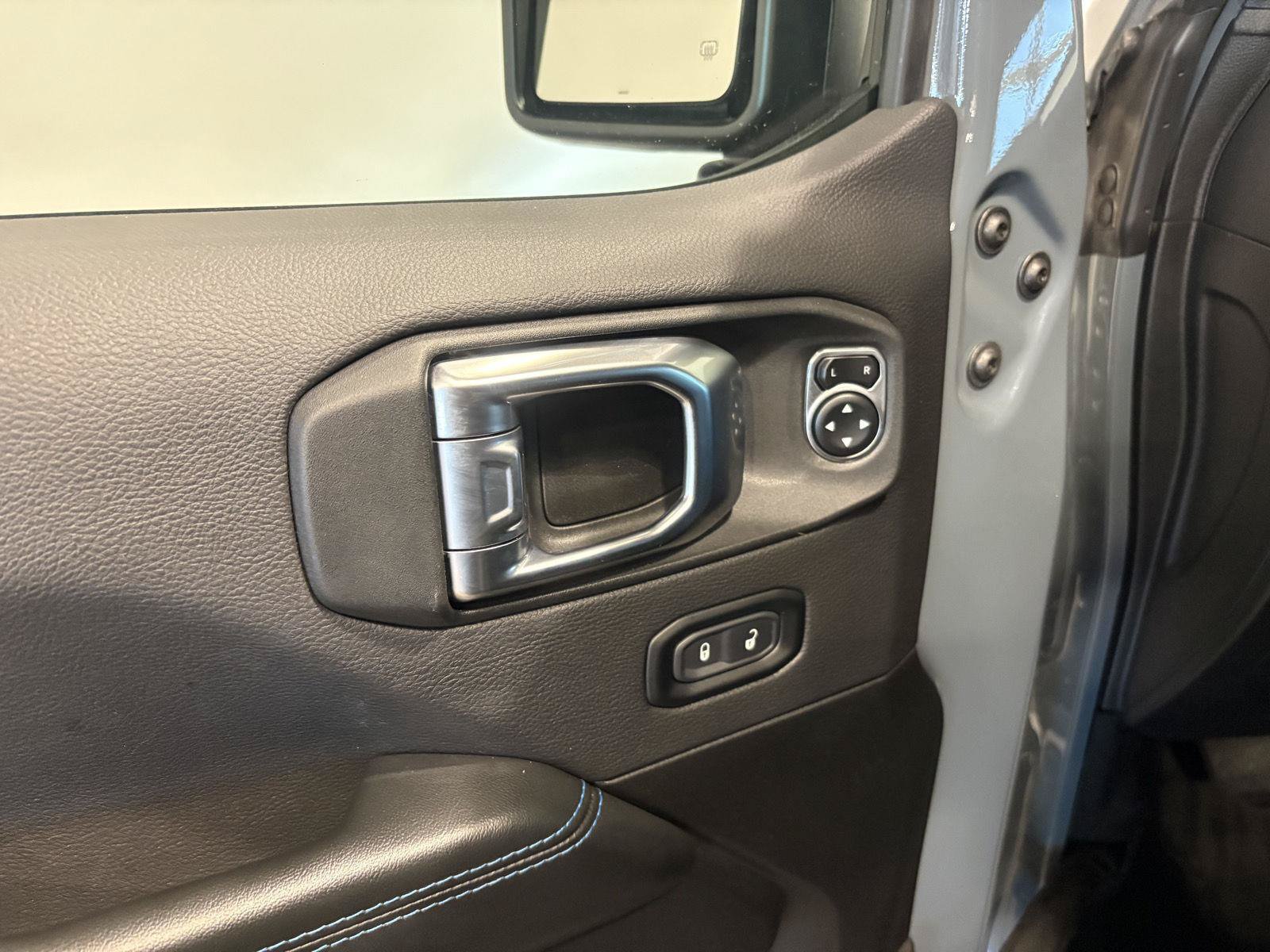 Used 2024 Jeep Wrangler Unlimited Rubicon 4xe AWD/4WD image 17