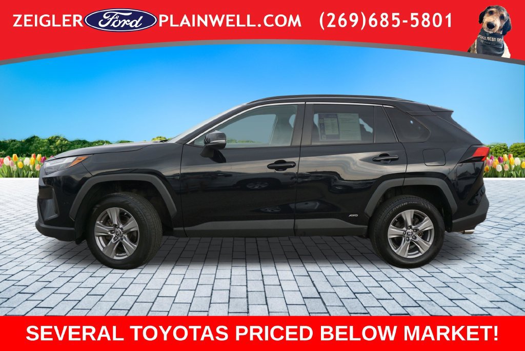 Used 2023 Toyota RAV4 LE AWD/4WD image 2