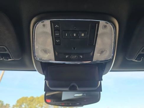 Used 2019 Jeep Grand Cherokee Altitude image 33